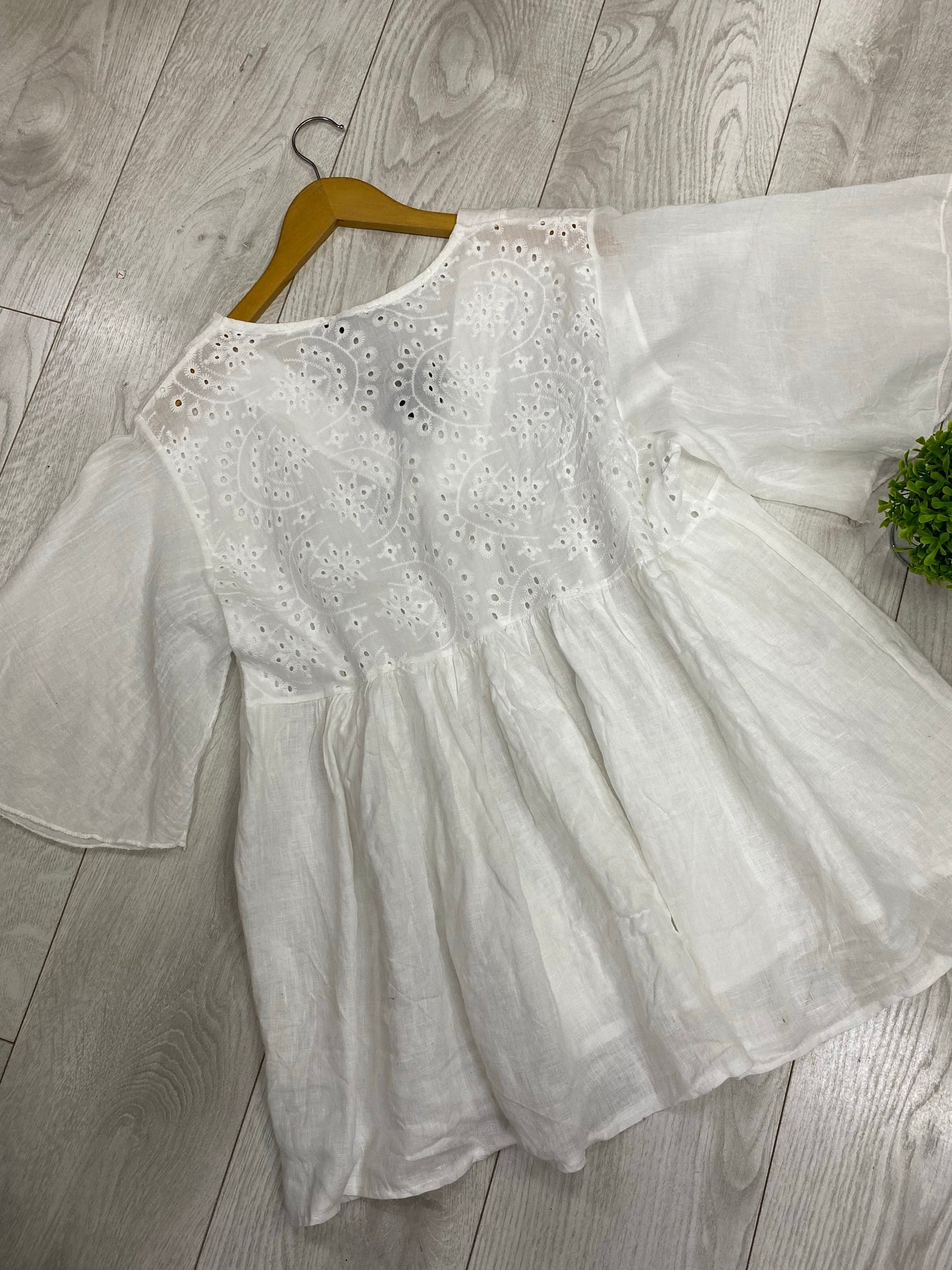 White linen mix v neck broderie anglaise back top 12-16