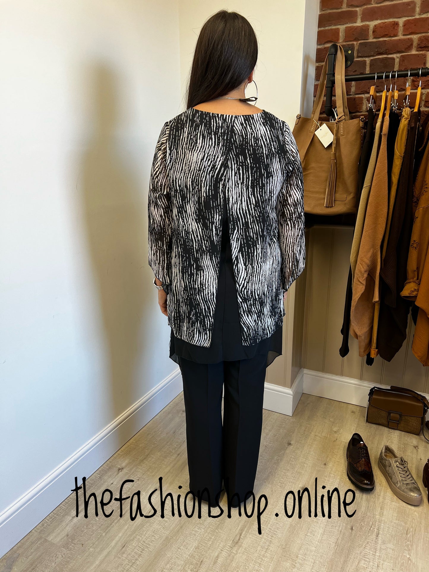 Saloos black and white top with back detail sizes 10-22