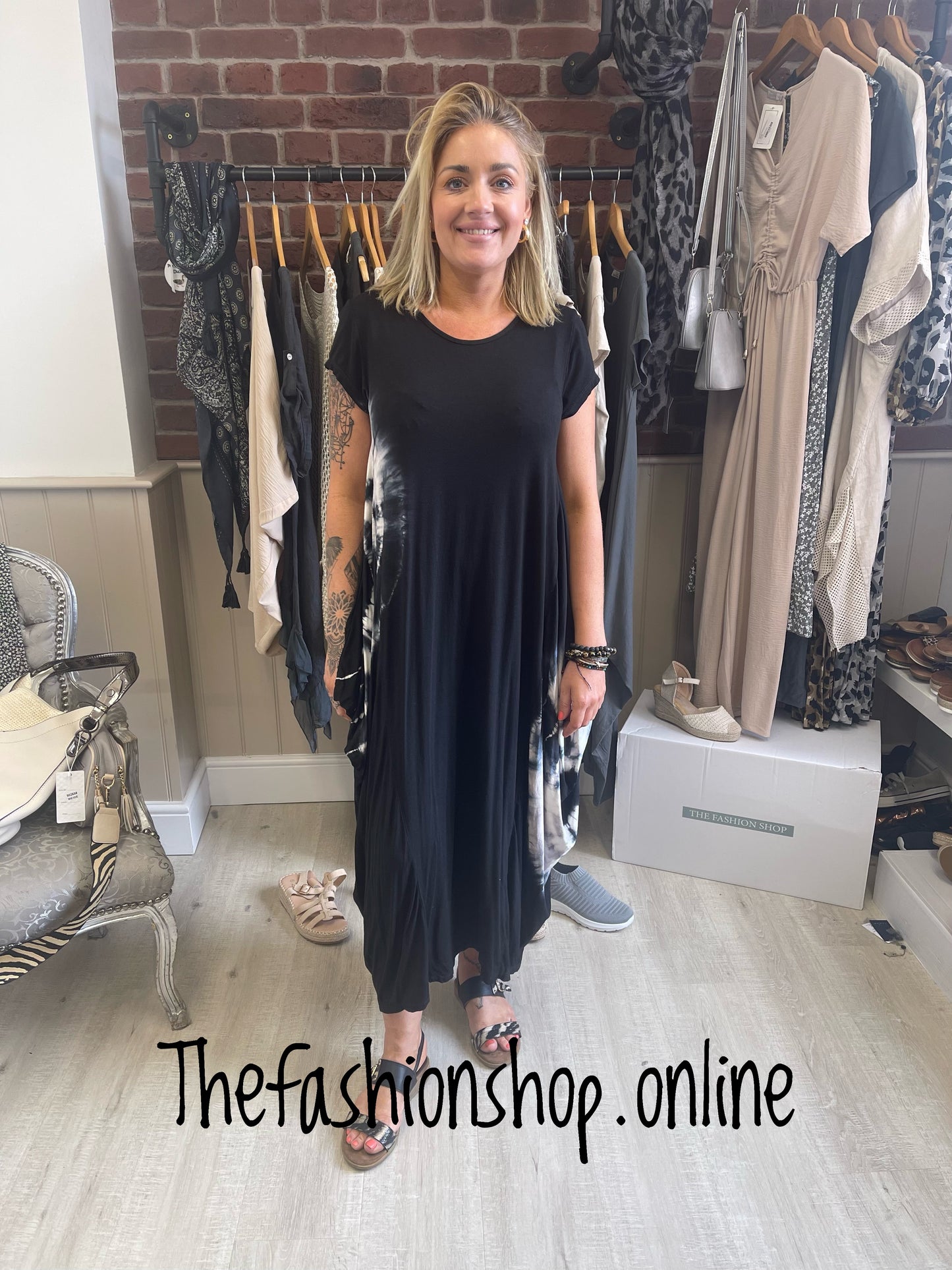 Black cap sleeve tie dye side magic dress 8-18