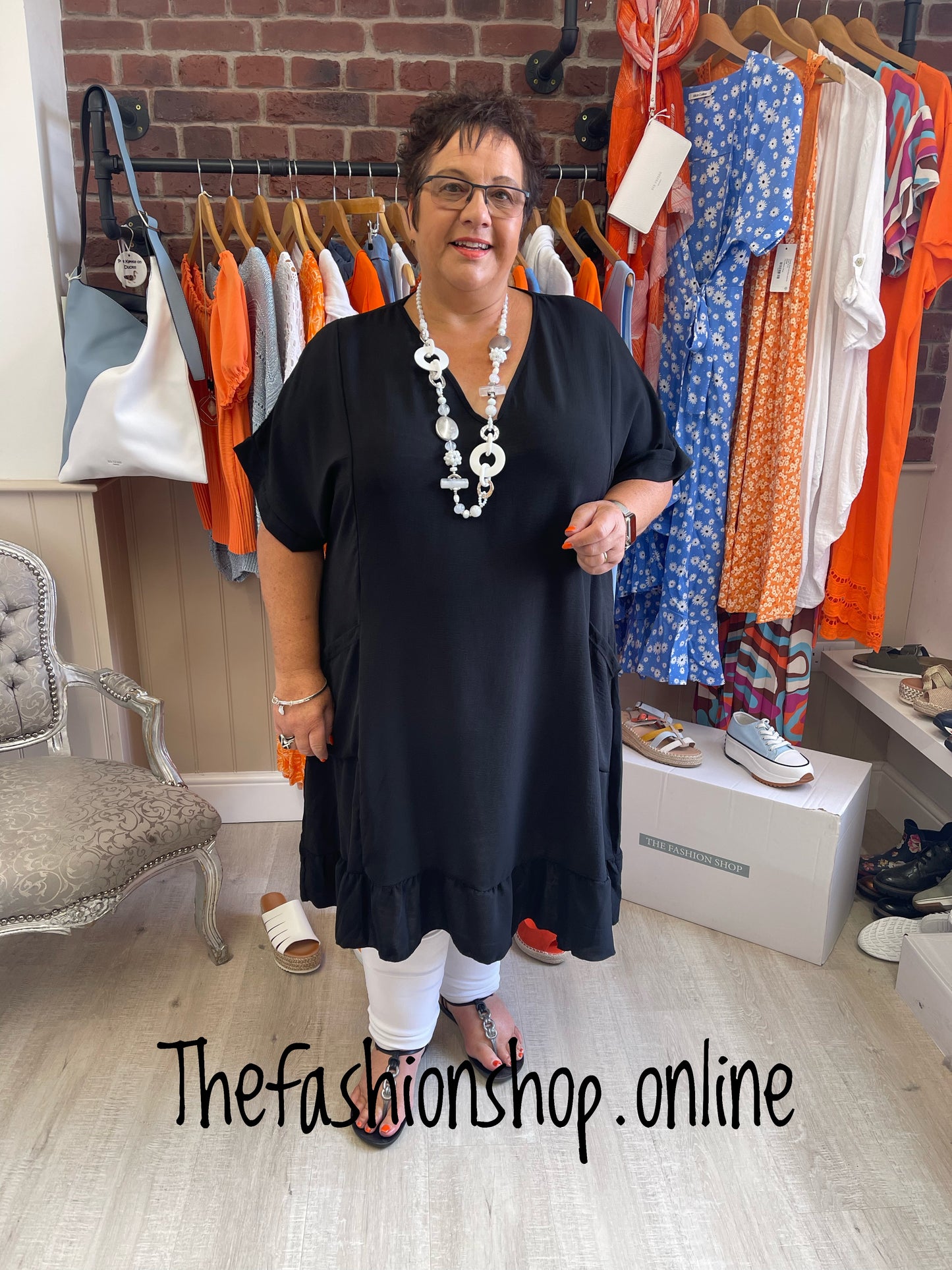 Plus size black v neck tunic dress 18-26