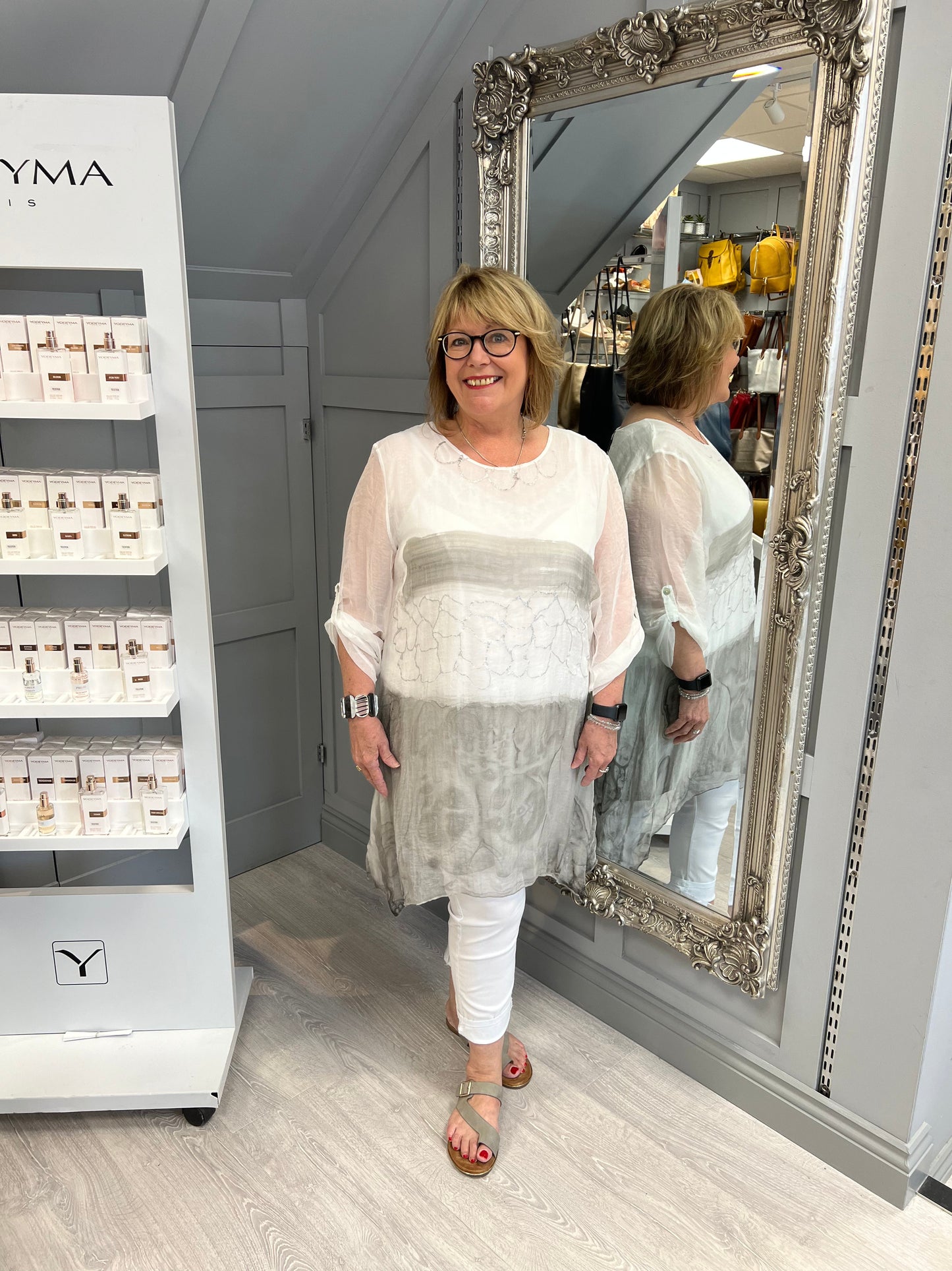 Grey and white 3/4 sleeve floaty top sizes 12-22