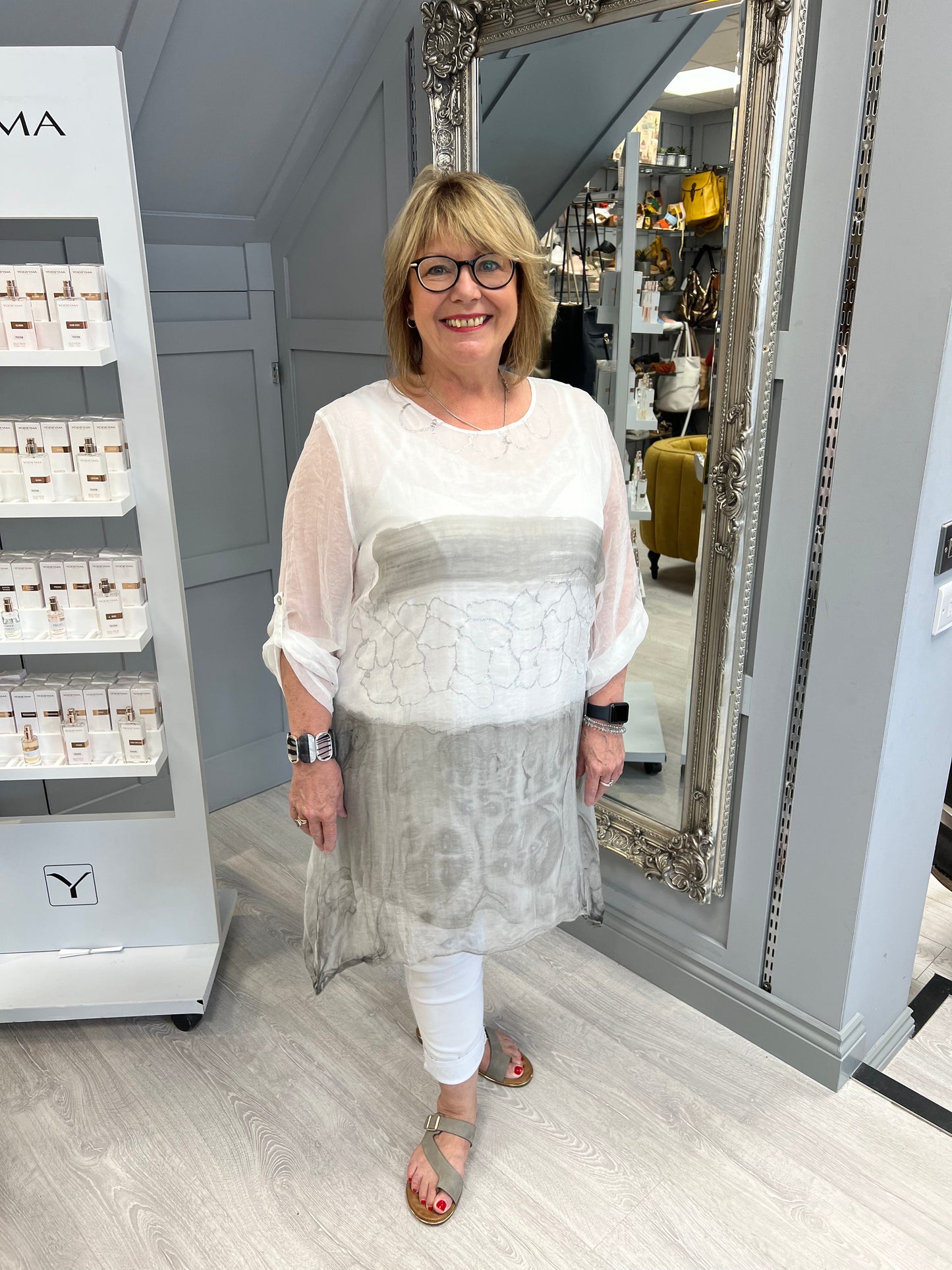 Grey and white 3/4 sleeve floaty top sizes 12-22