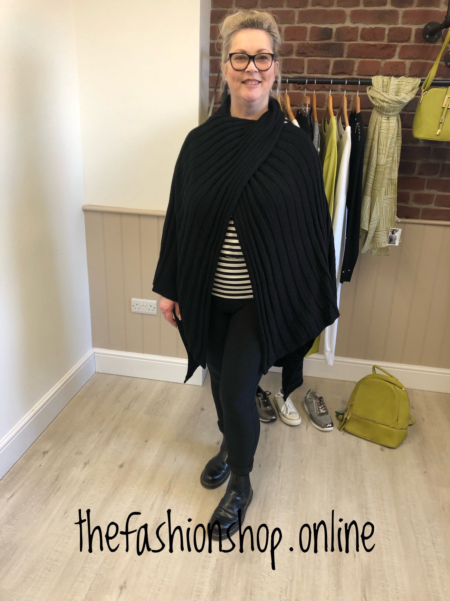 Black wool mix ribbed cape - free size