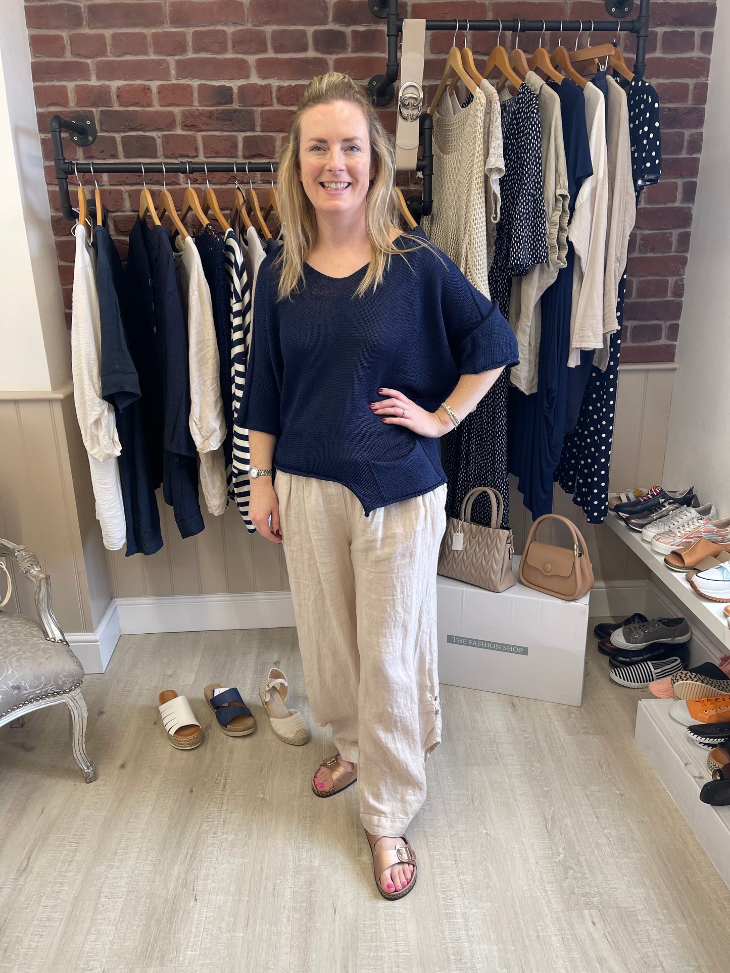 Navy fine knit shaped hem jumper 10-16