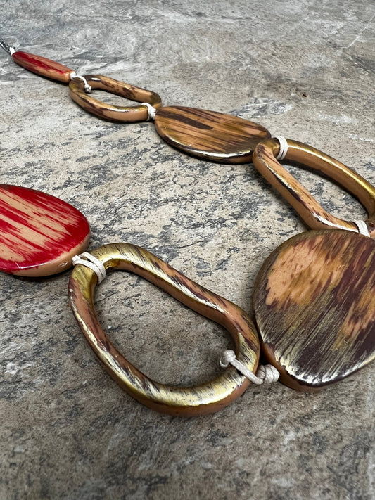 Warm tones brushed links necklace