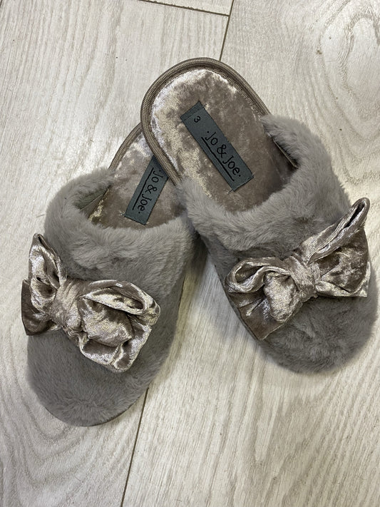Grey Jo & Joe Beau faux fur slippers