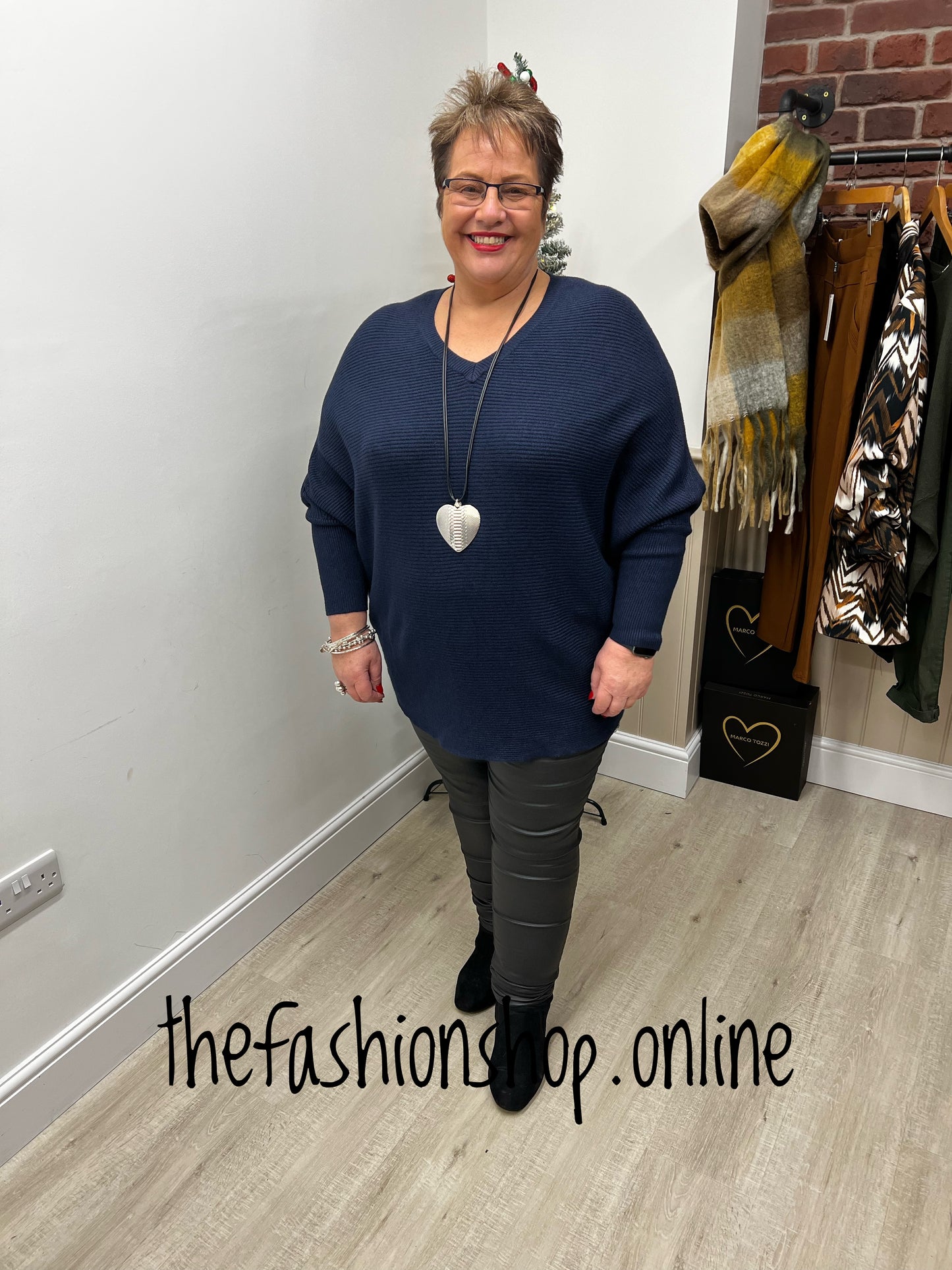 Navy v neck ribbed jumper 12-22