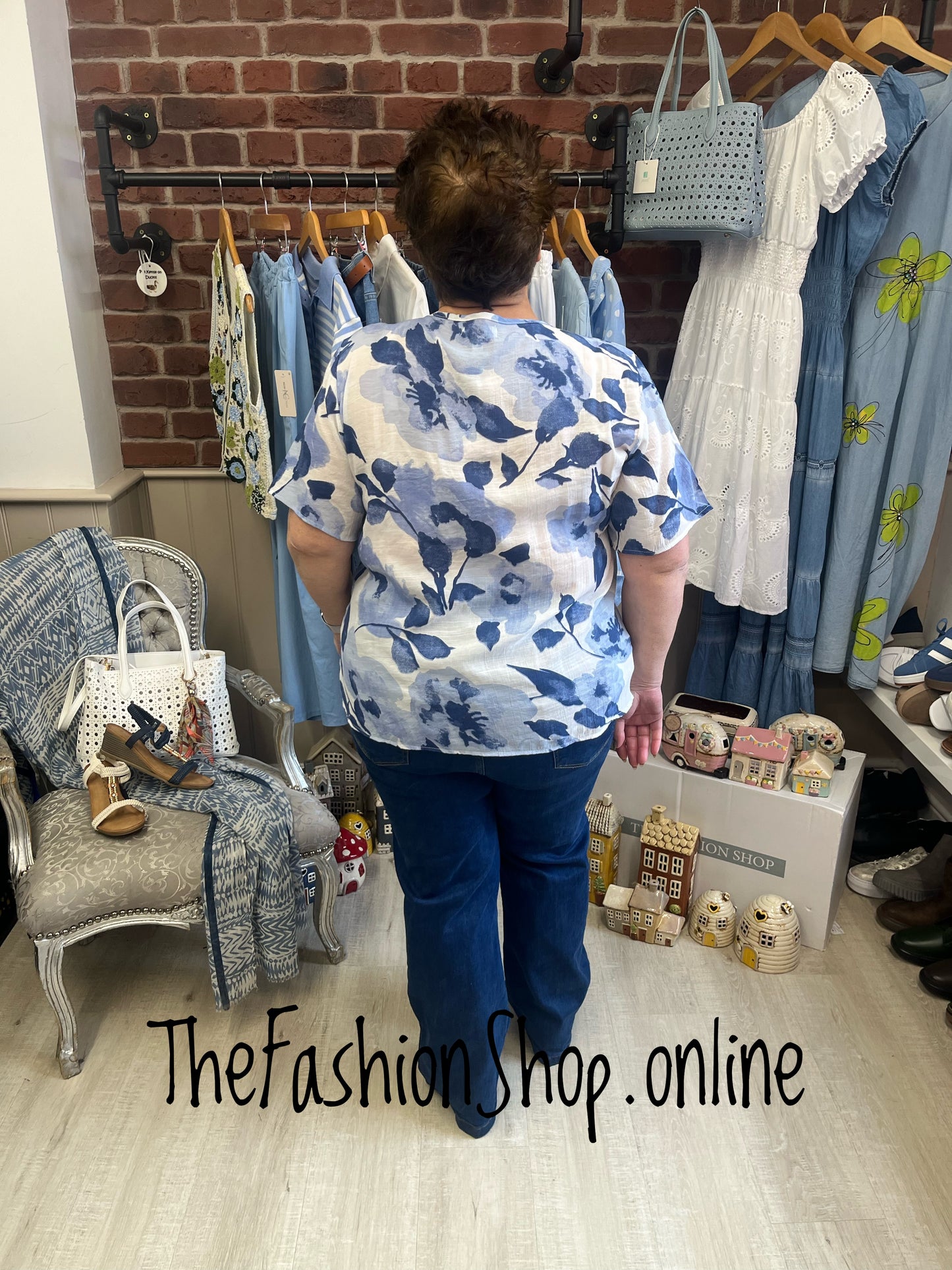 Coleen blue and white floral top 14-18