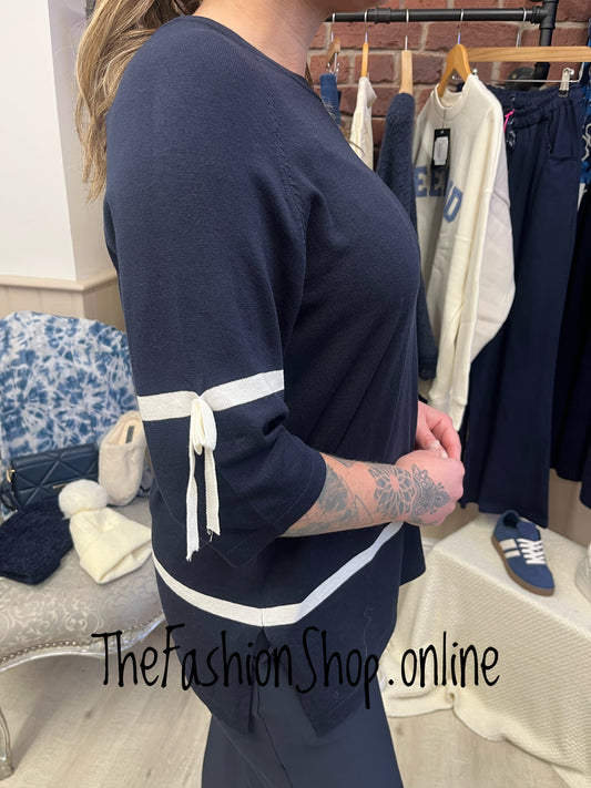 Christina navy and cream knitted top 10-12 and 14-16