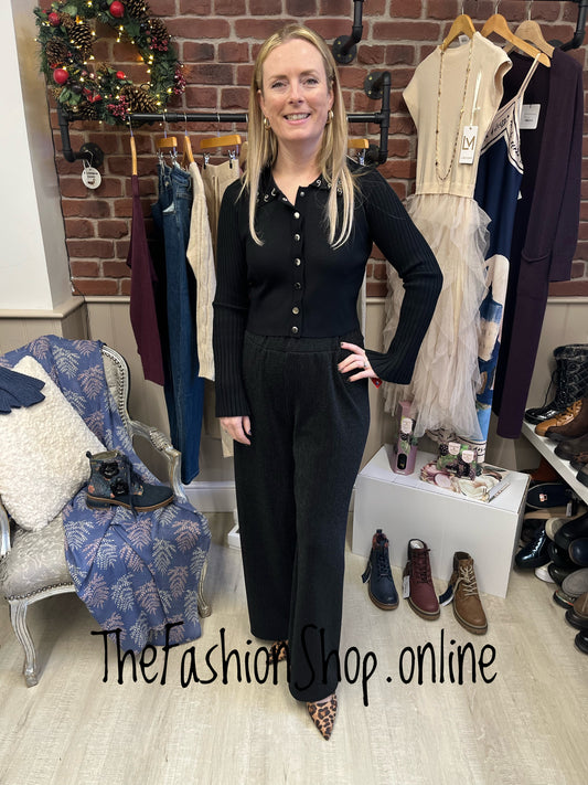 Kelly black statement collar top  8-14