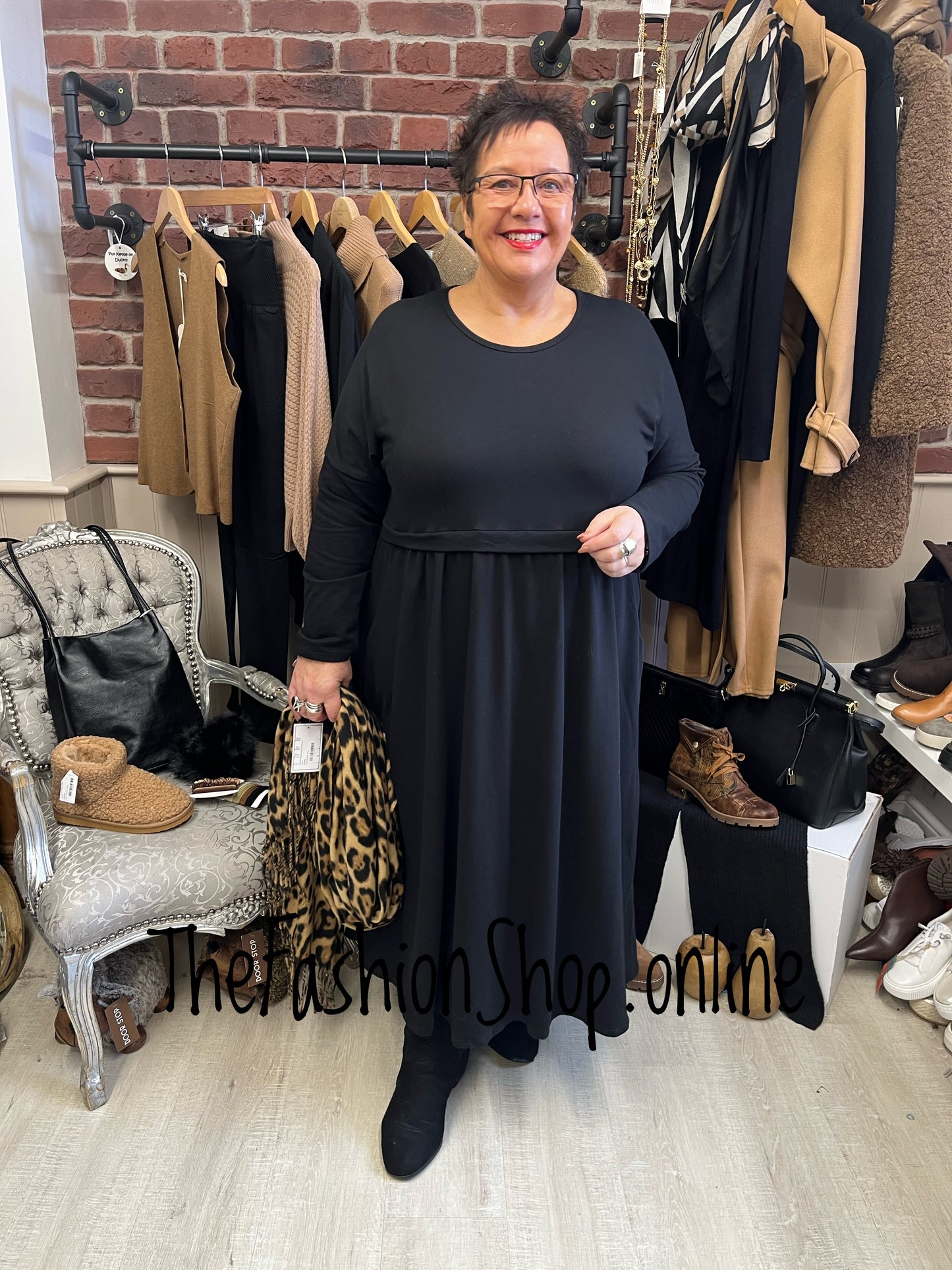 Mia black dress 16-22