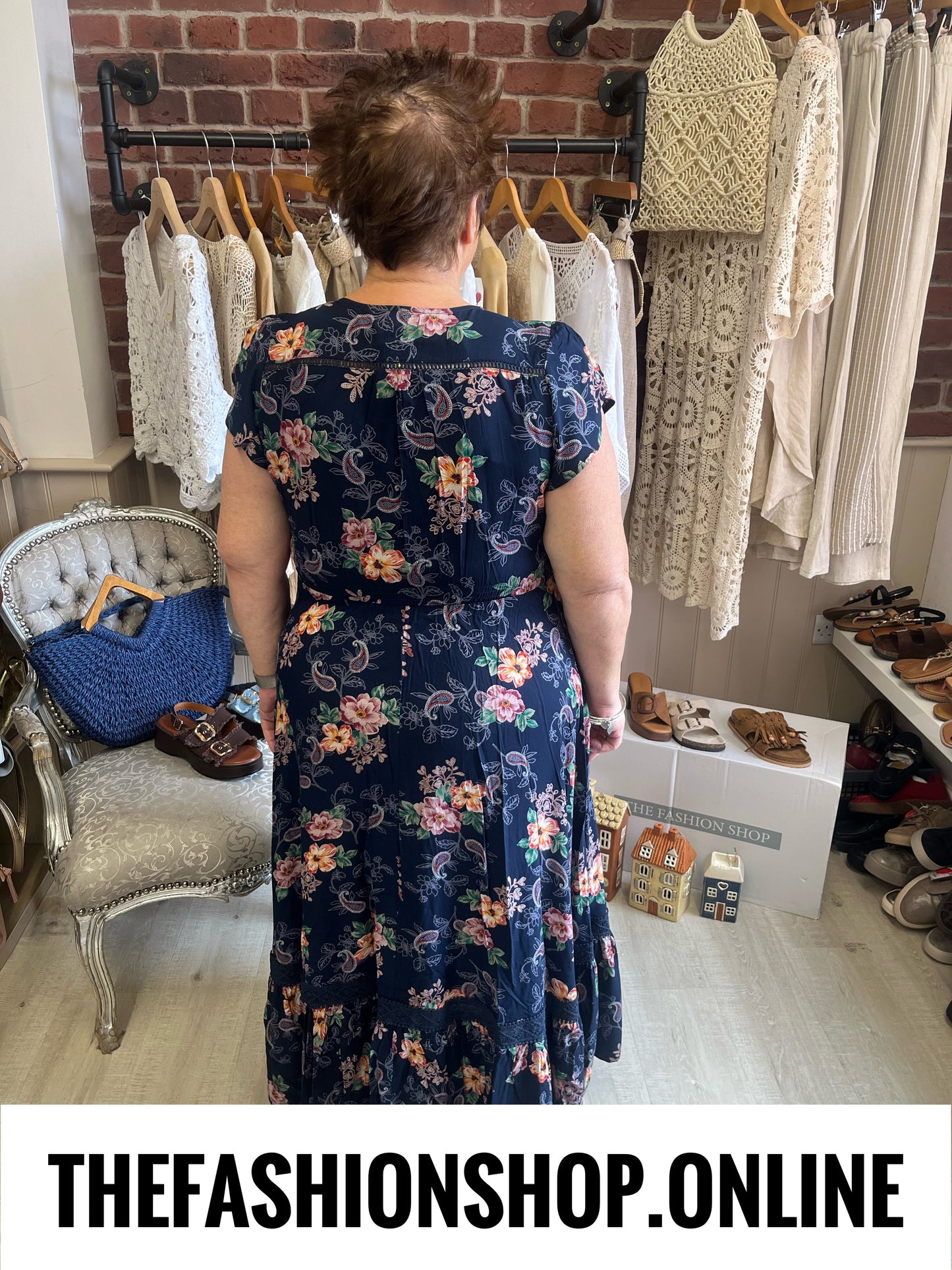 Stella Morgan Floral Sprays Maxi Dress sizes 12-22
