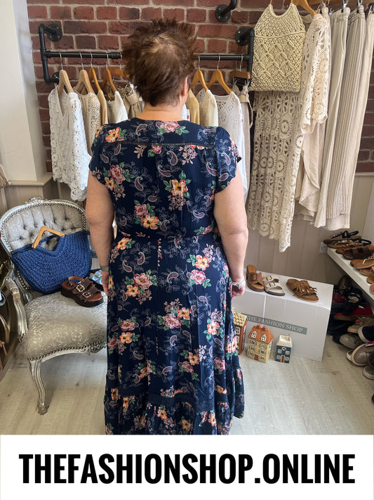 Stella Morgan Floral Sprays Maxi Dress sizes 12-22