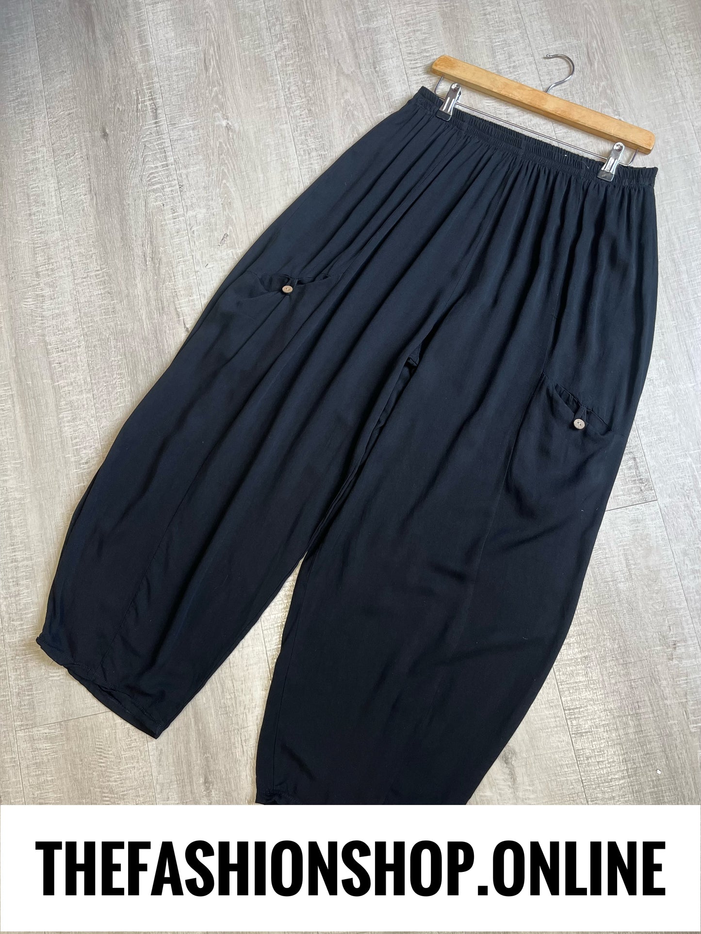Dana Black relaxed trousers 12-20