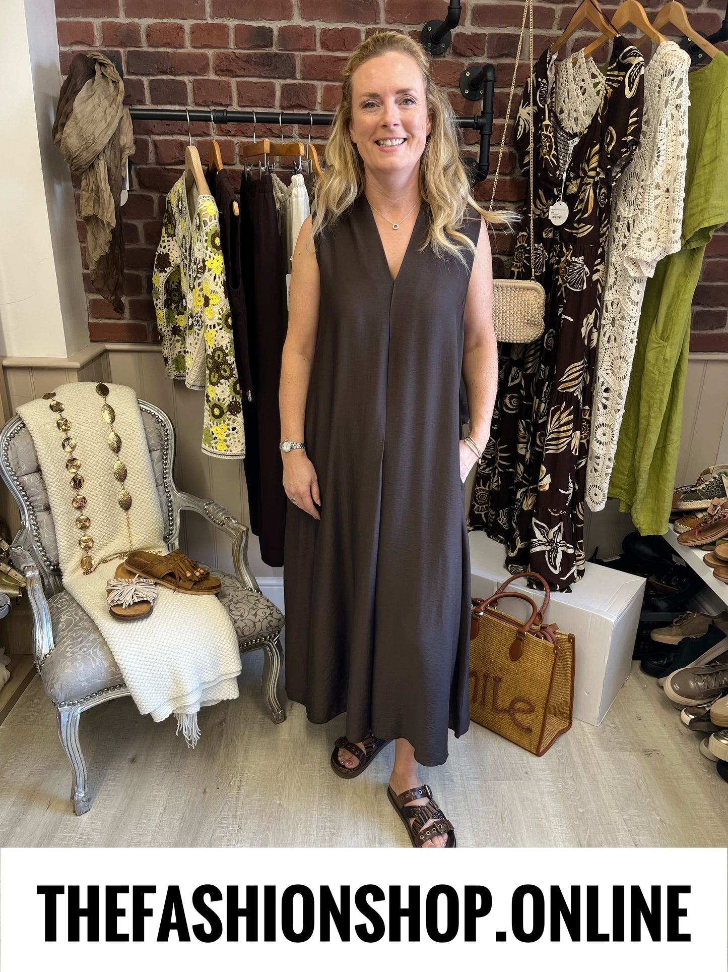 Annabelle brown V neck dress 8-14
