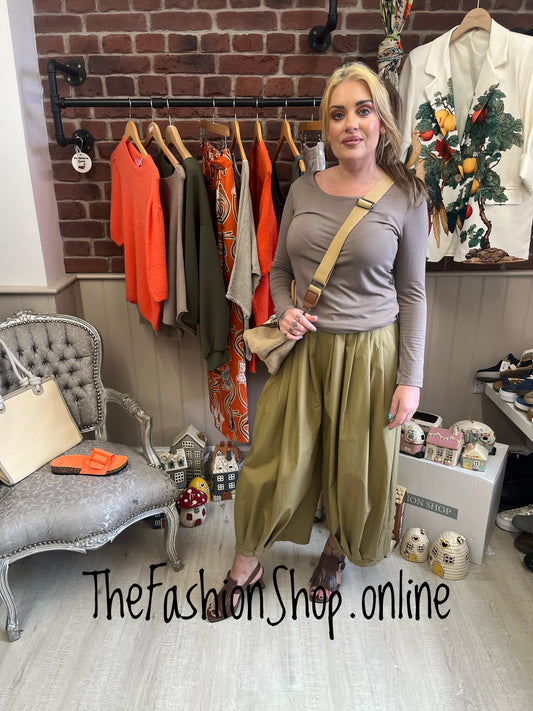 Casey olive cropped trousers 8-14