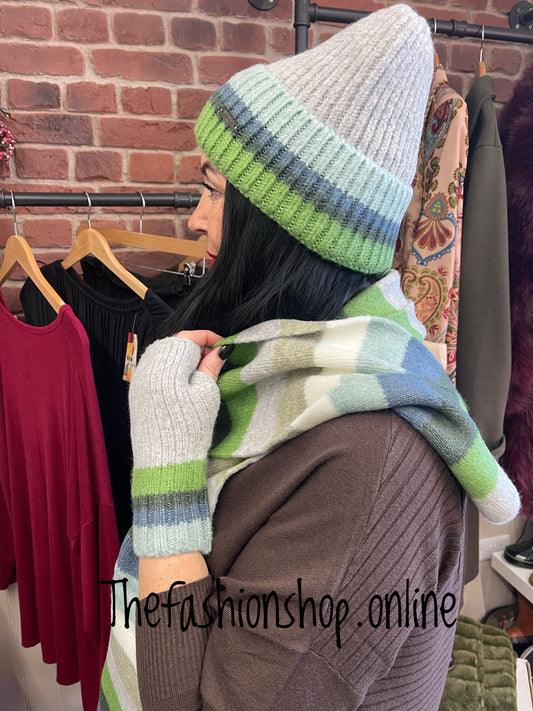 Red Cuckoo Hat Gloves And Scarf Set Green