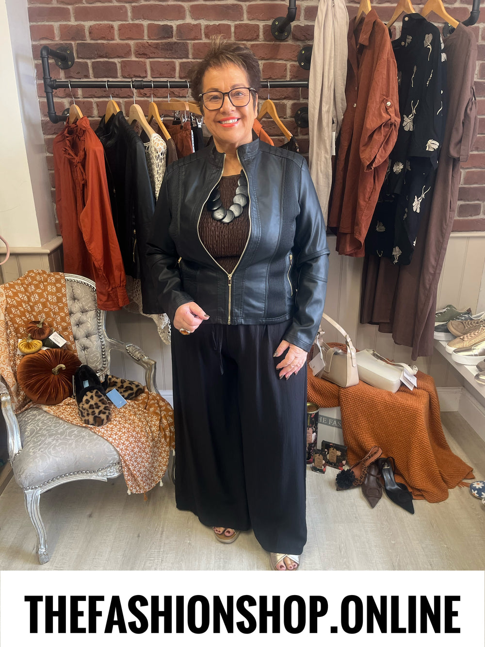 Tammy black wide leg trousers 10-22