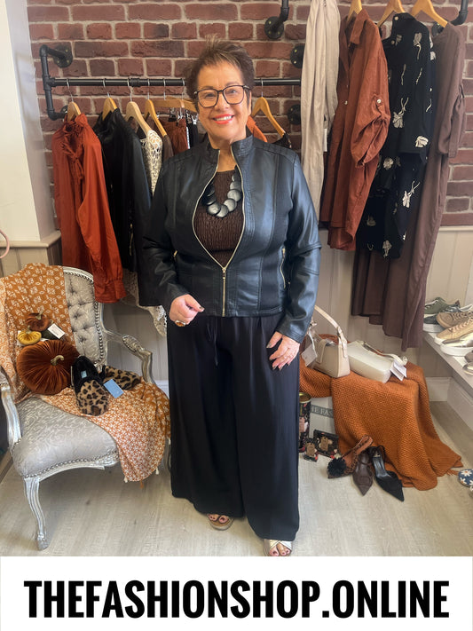 Tammy black wide leg trousers 10-22