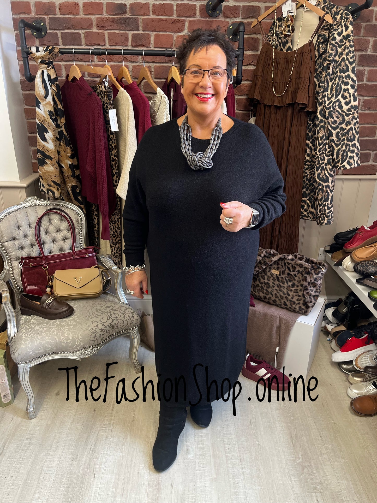 Sarah Tempest grey resin knot necklace