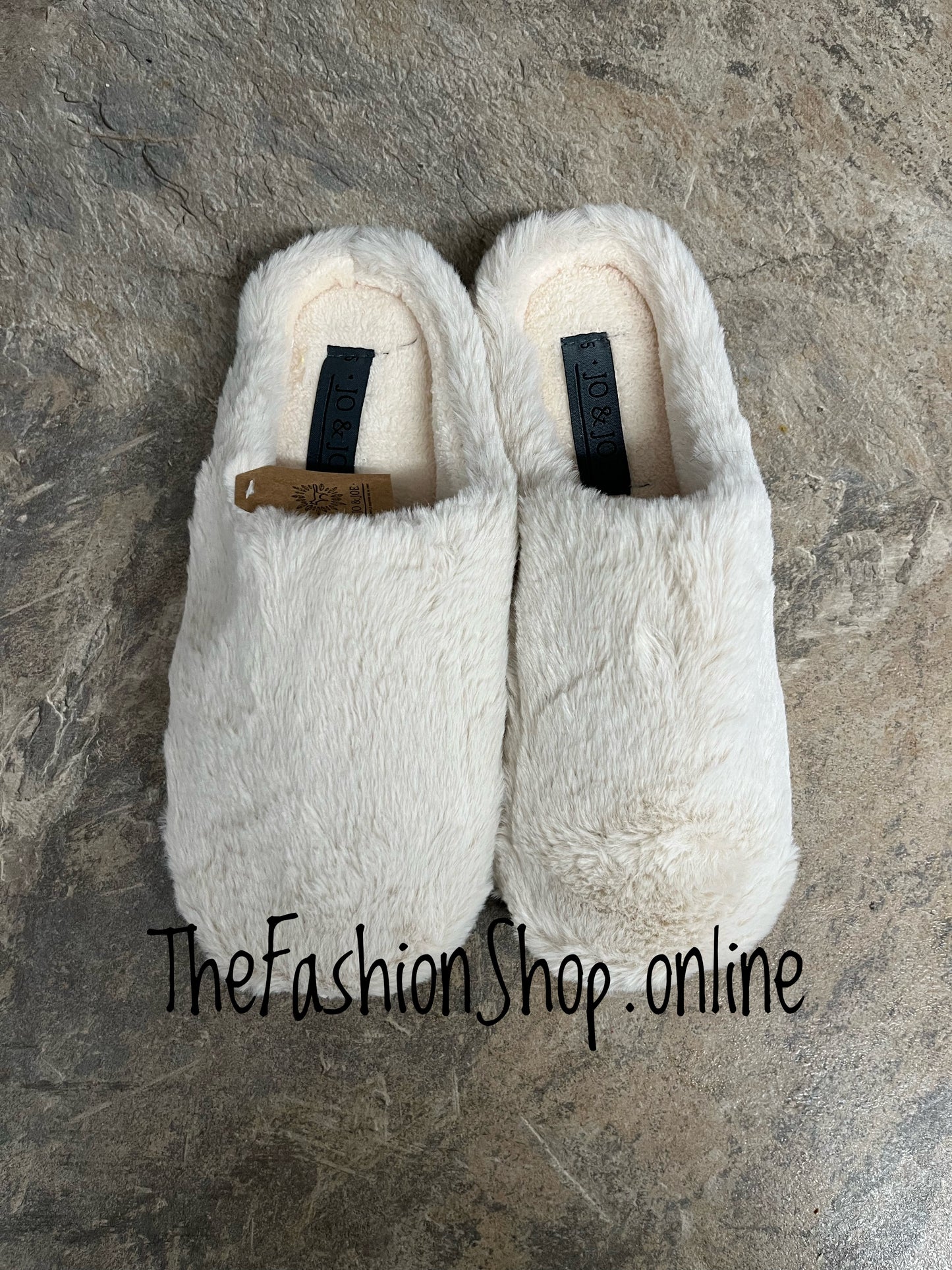 Jo & Joe Candice cream slippers sizes 3-8