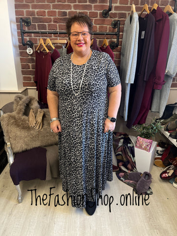 Sasha grey leopard dress 18-24