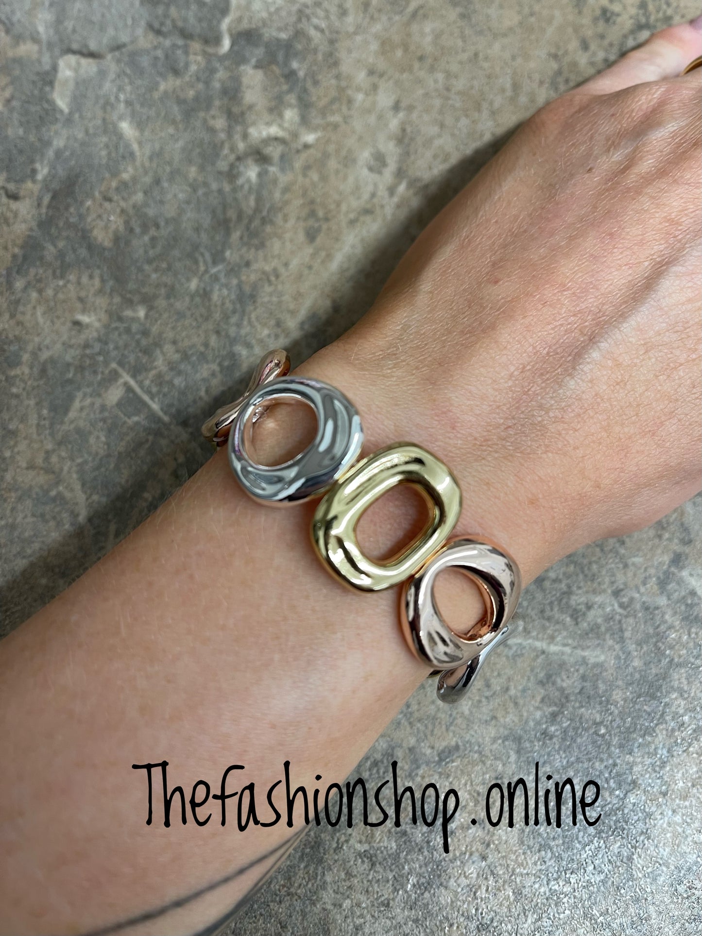 Multi-tone elasticated bracelet