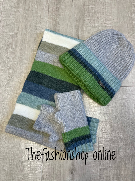 Red Cuckoo Hat Gloves And Scarf Set Green