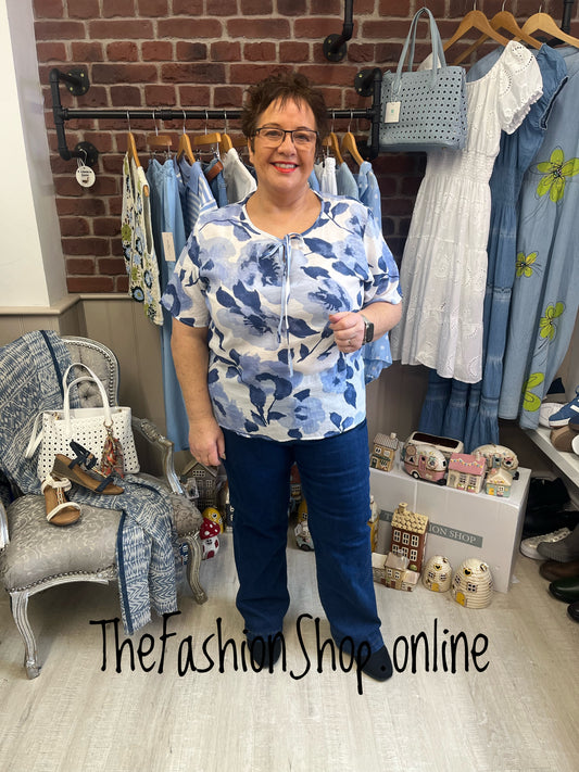 Coleen blue and white floral top 14-18