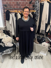 Mia black dress 16-22