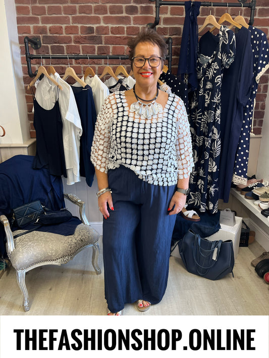 Aurora white daisy layering top 10-18