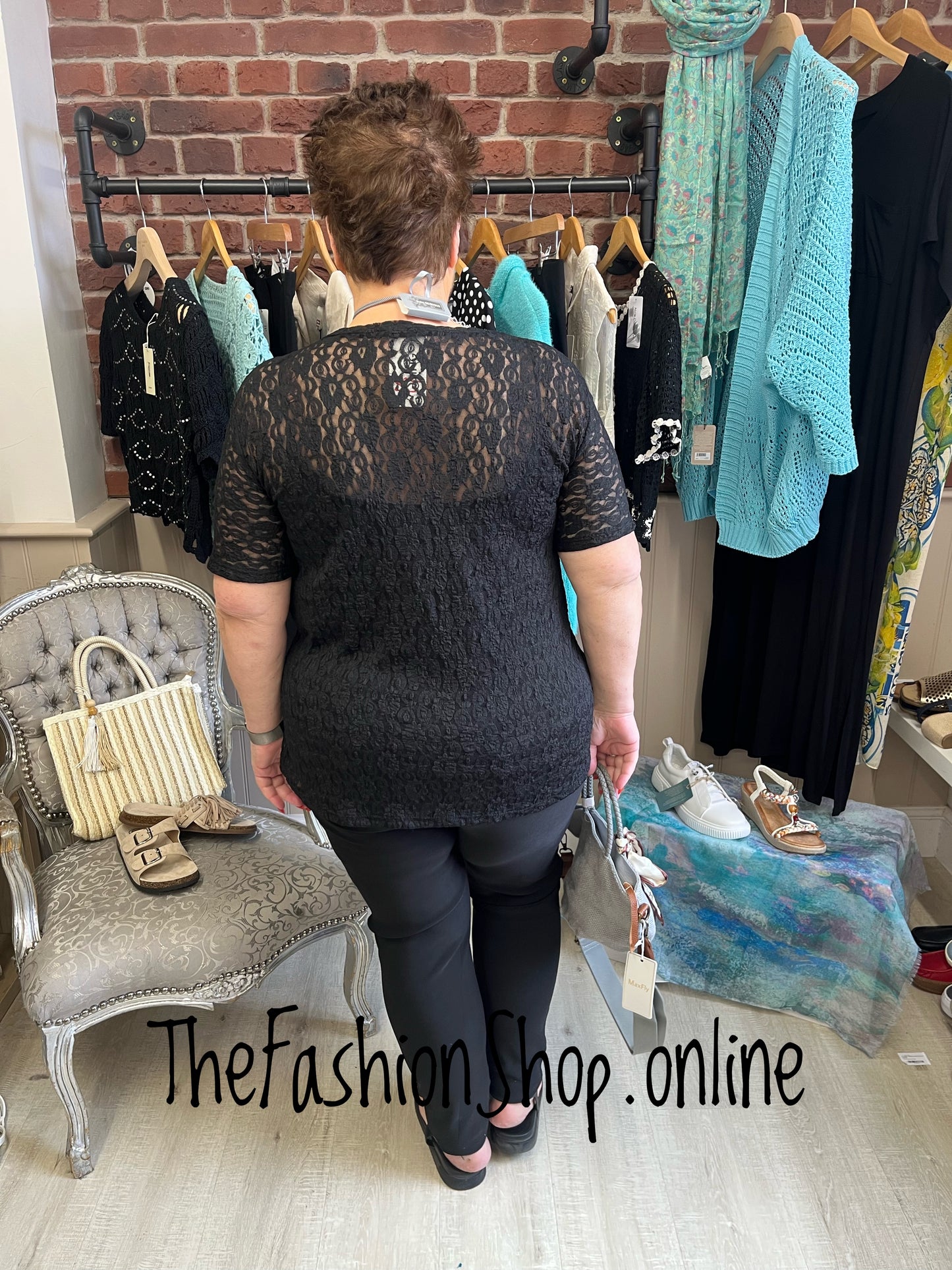 Bonnie black short sleeve lace top 14-20