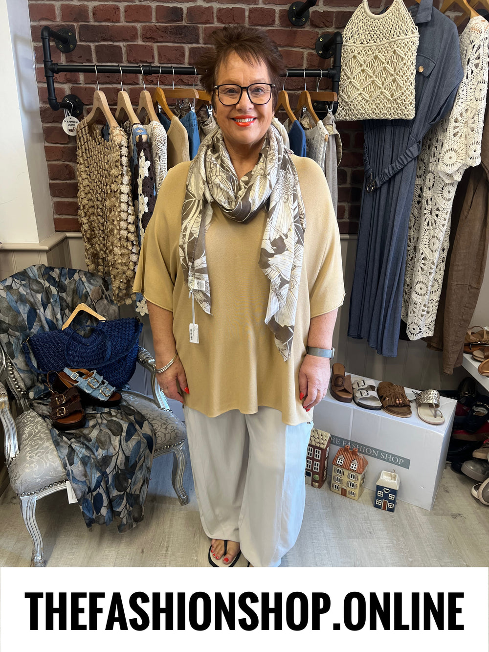 Abigail sand V neck top 16-24
