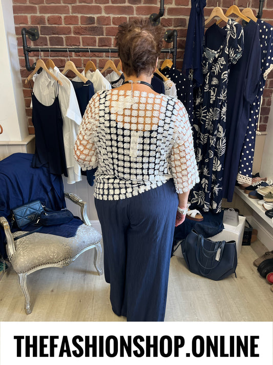 Aurora white daisy layering top 10-18