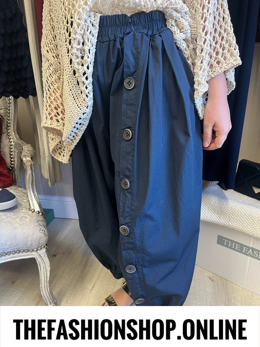 Gina navy cropped button trousers 8-16