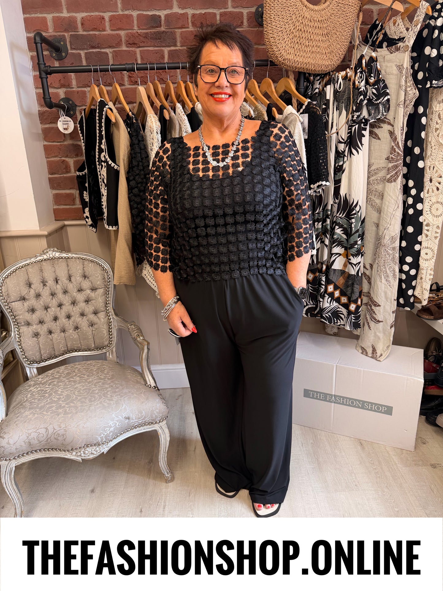 Aurora black daisy layering top 10-18