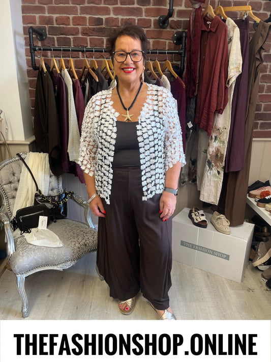 Aurora white daisy cardigan 10-18