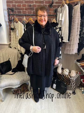 Fly Out black faux fur cape - free size