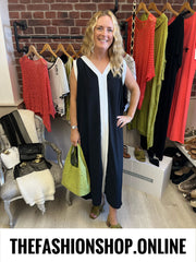 Cassandra black and white V neck dress 14-20
