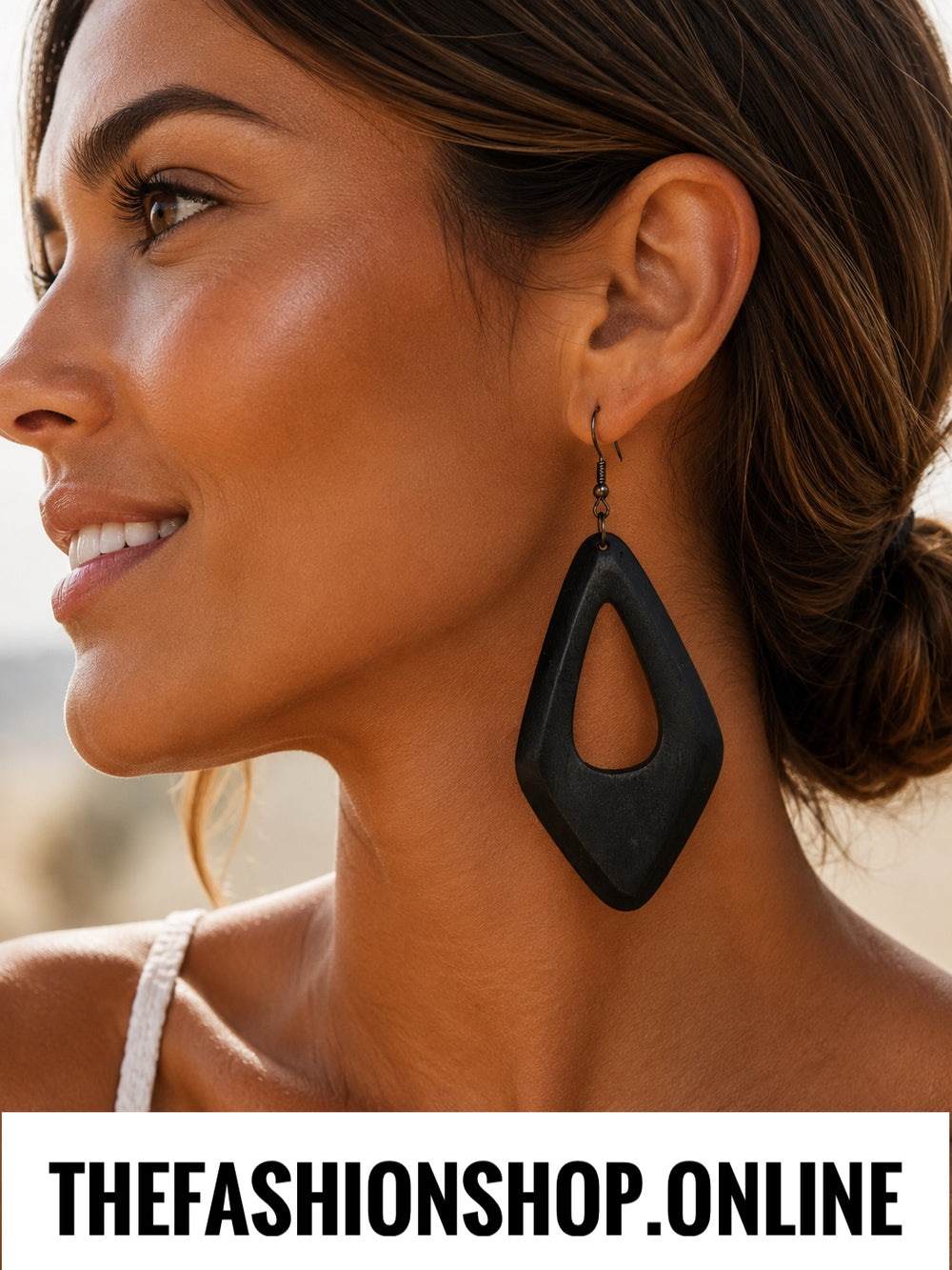 The Savannah Wood Statement earrings in Black