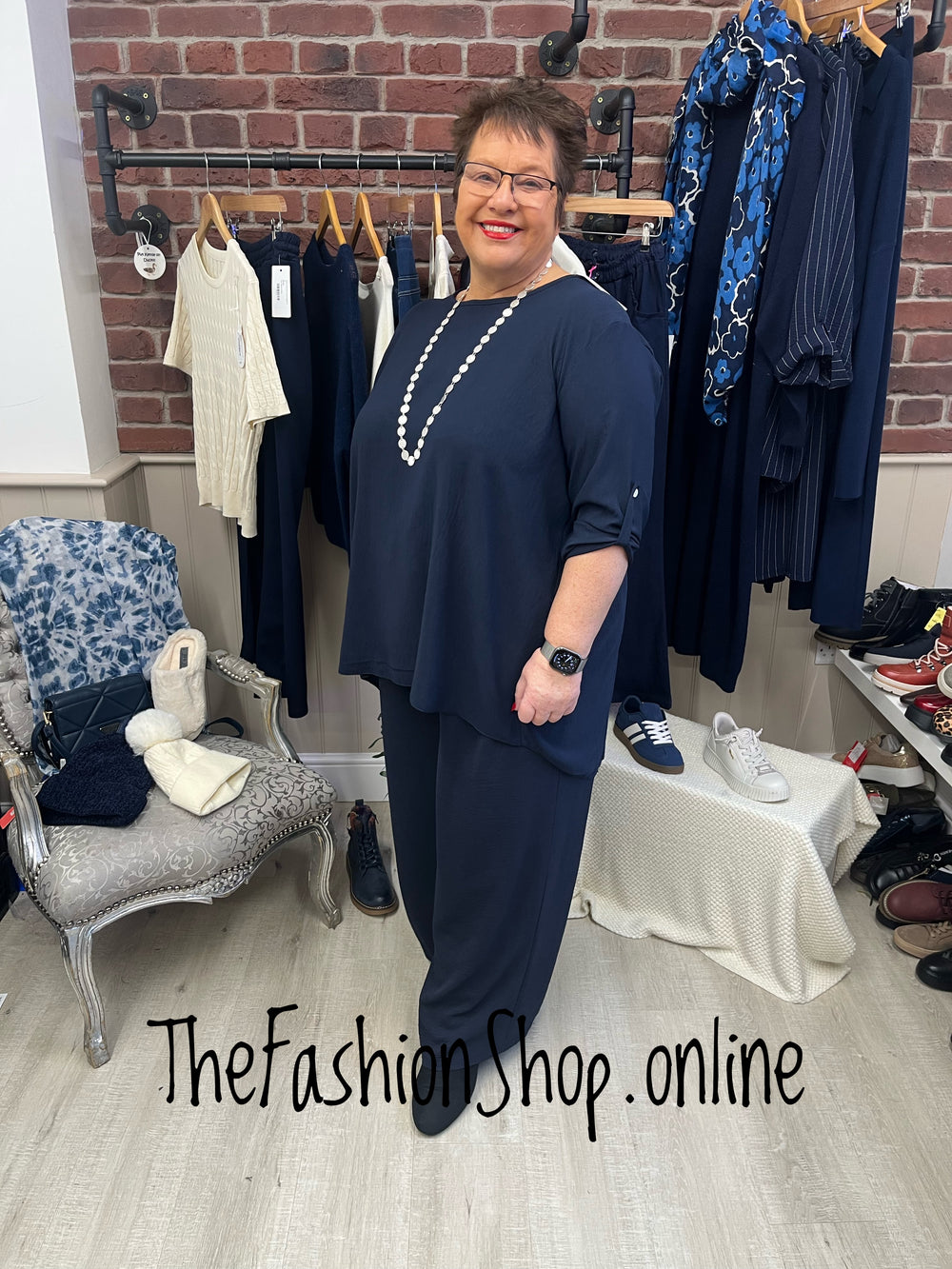 Marilyn navy back pleat top 16-22