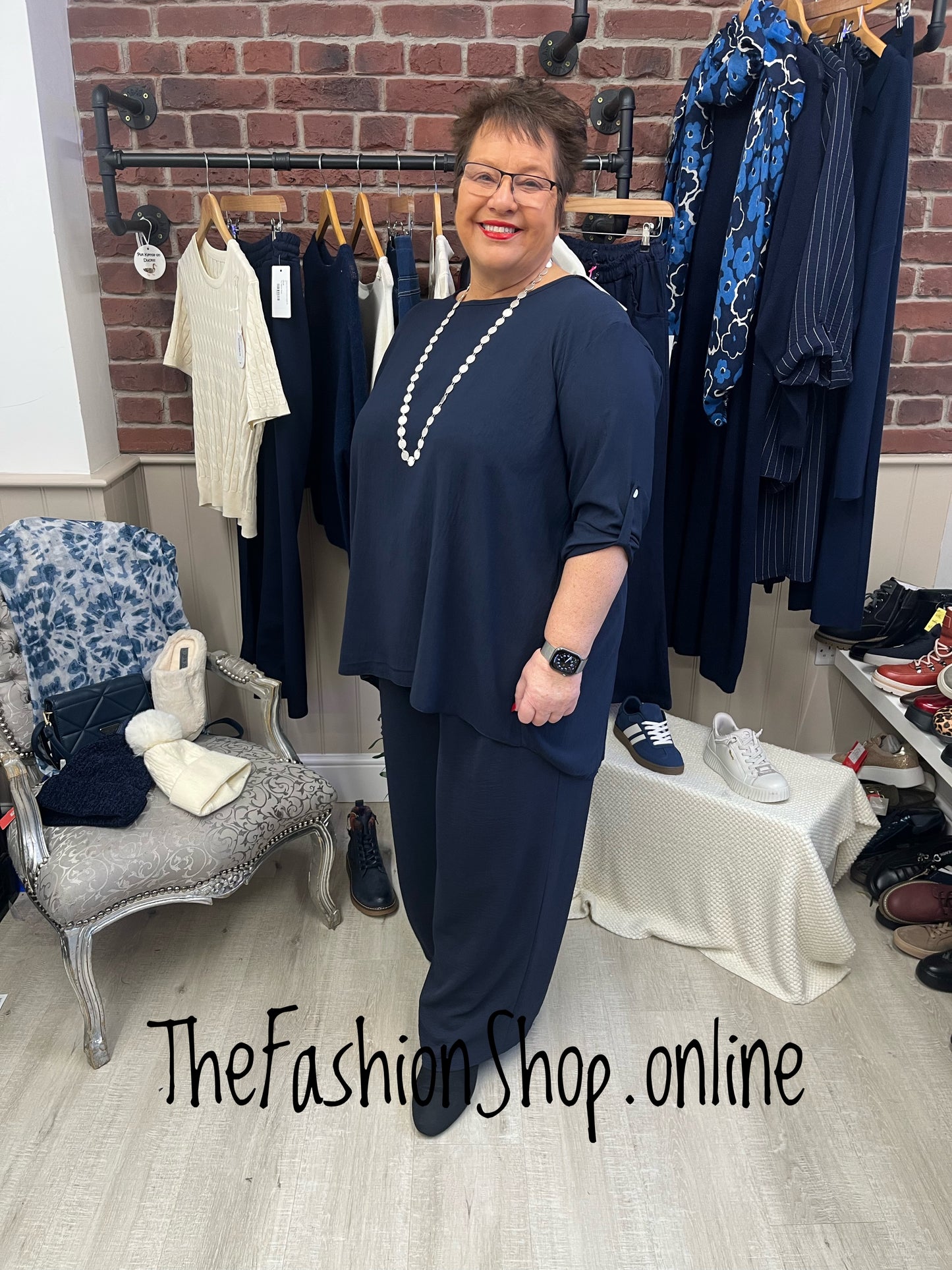 Marilyn navy back pleat top 16-22