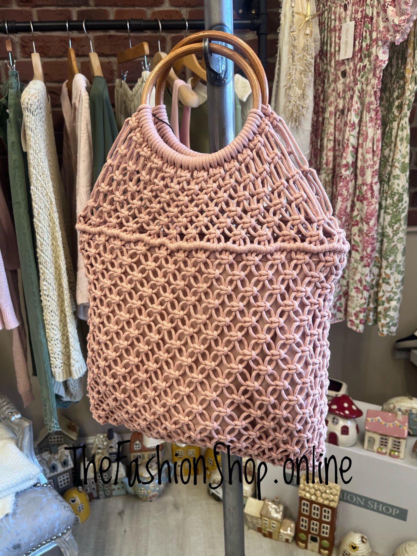 Lottie pink macrame bag with wooden handles