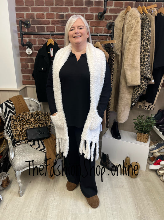 Lara black co-ord set sizes 10-16 and 16-20