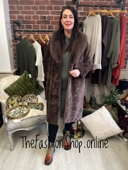 Renee brown faux fur coat with shawl 10-16