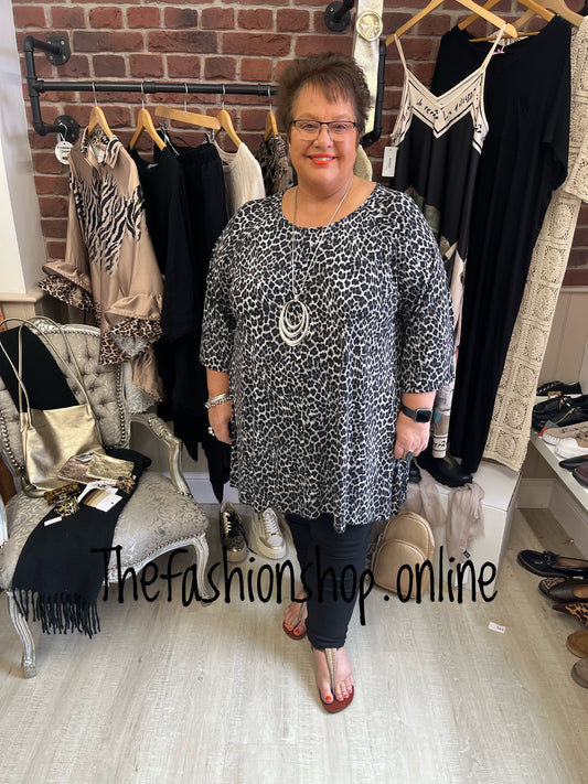 Clarissa grey leopard print top 16-24