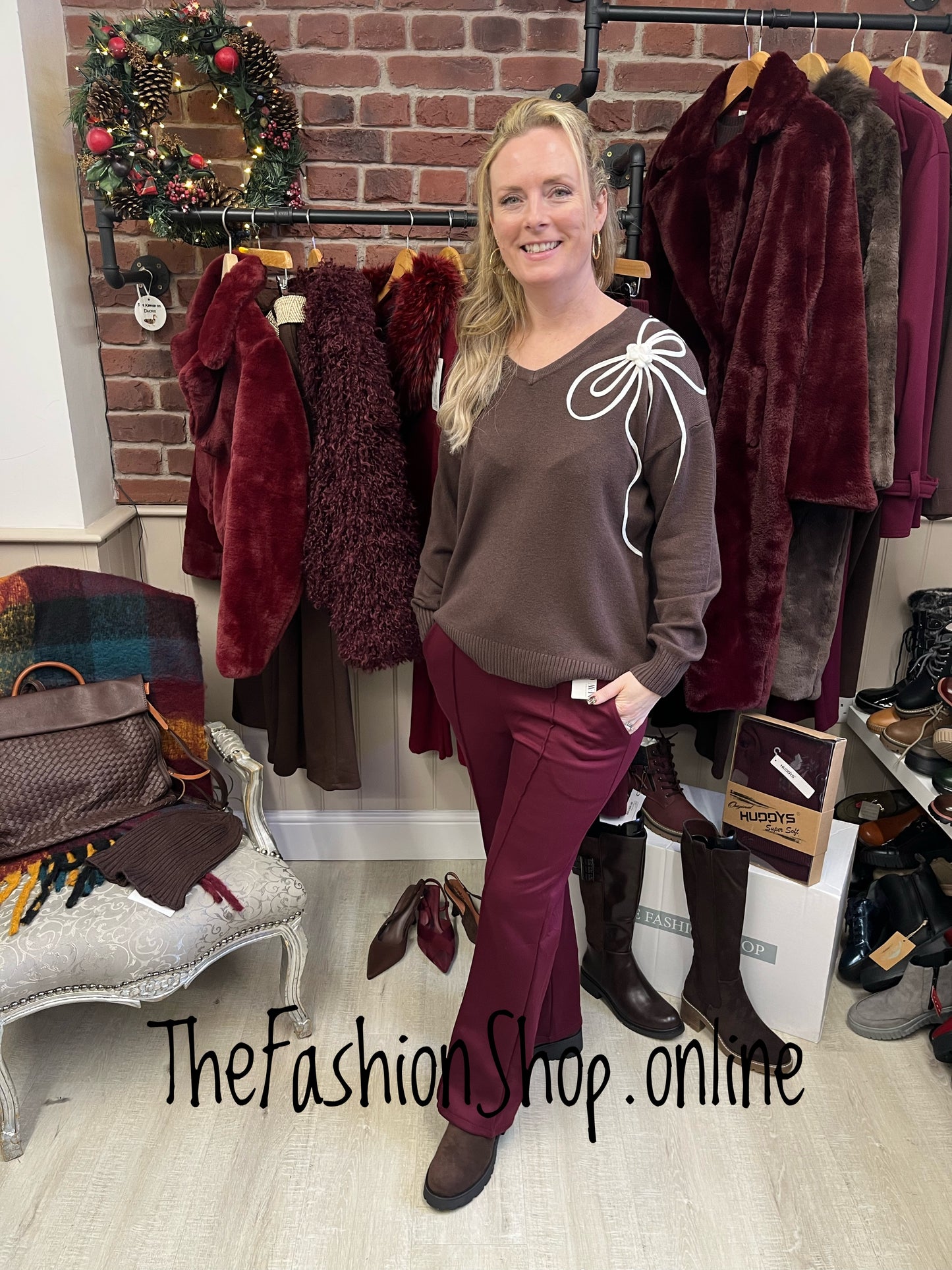 Izzie brown V neck jumper size 12-18