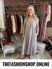 Annabelle mocha V neck dress 8-14