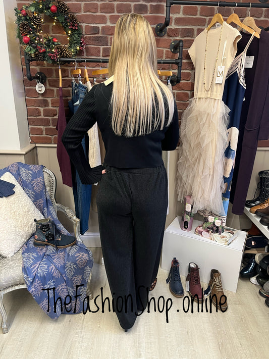 Kelly black statement collar top  8-14