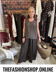 Zuri brown button top 8-14